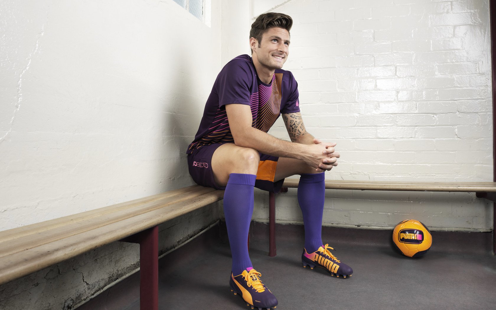 梅西的魔法，从摩纳哥到诺坎普，足球如何重写地缘叙事