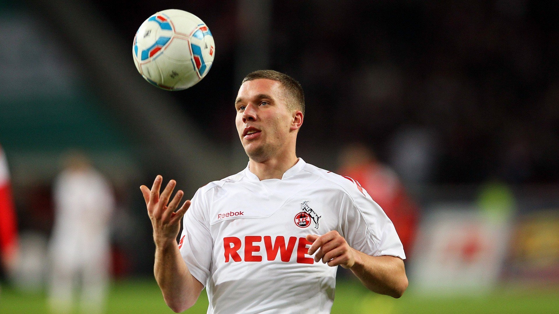 勇士正面击溃北京队，伦纳德在美加墨世界杯接管比赛，全球化浪潮下的体育新叙事