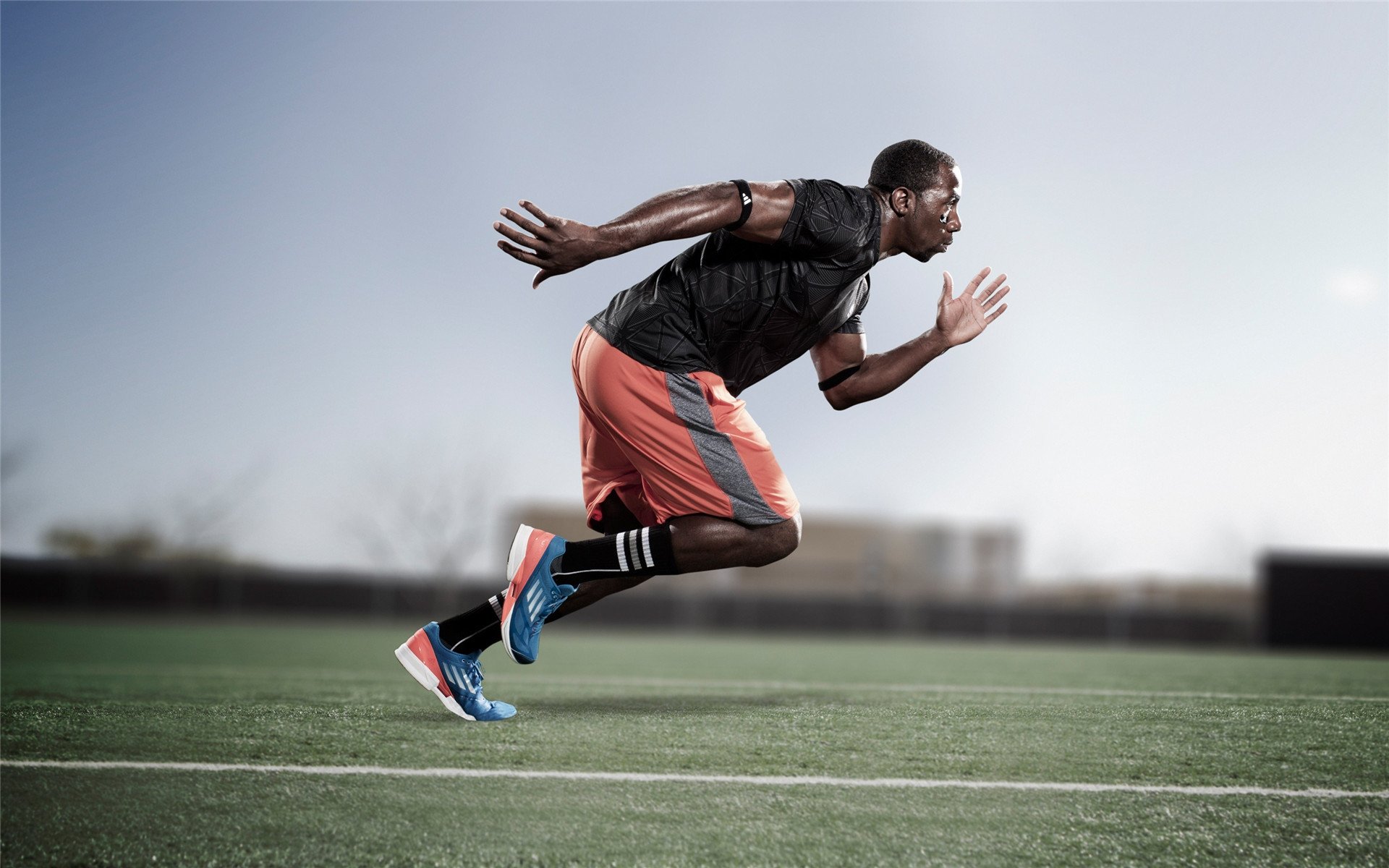 篮网终结独行侠，马克西在F1新赛季揭幕战接管比赛，跨界竞技场上的接管者启示录